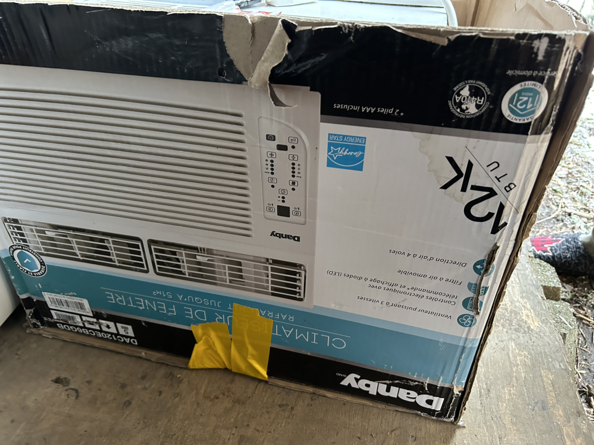 Danby 12000 BTU Window Air Conditioner For Sale - photo 3