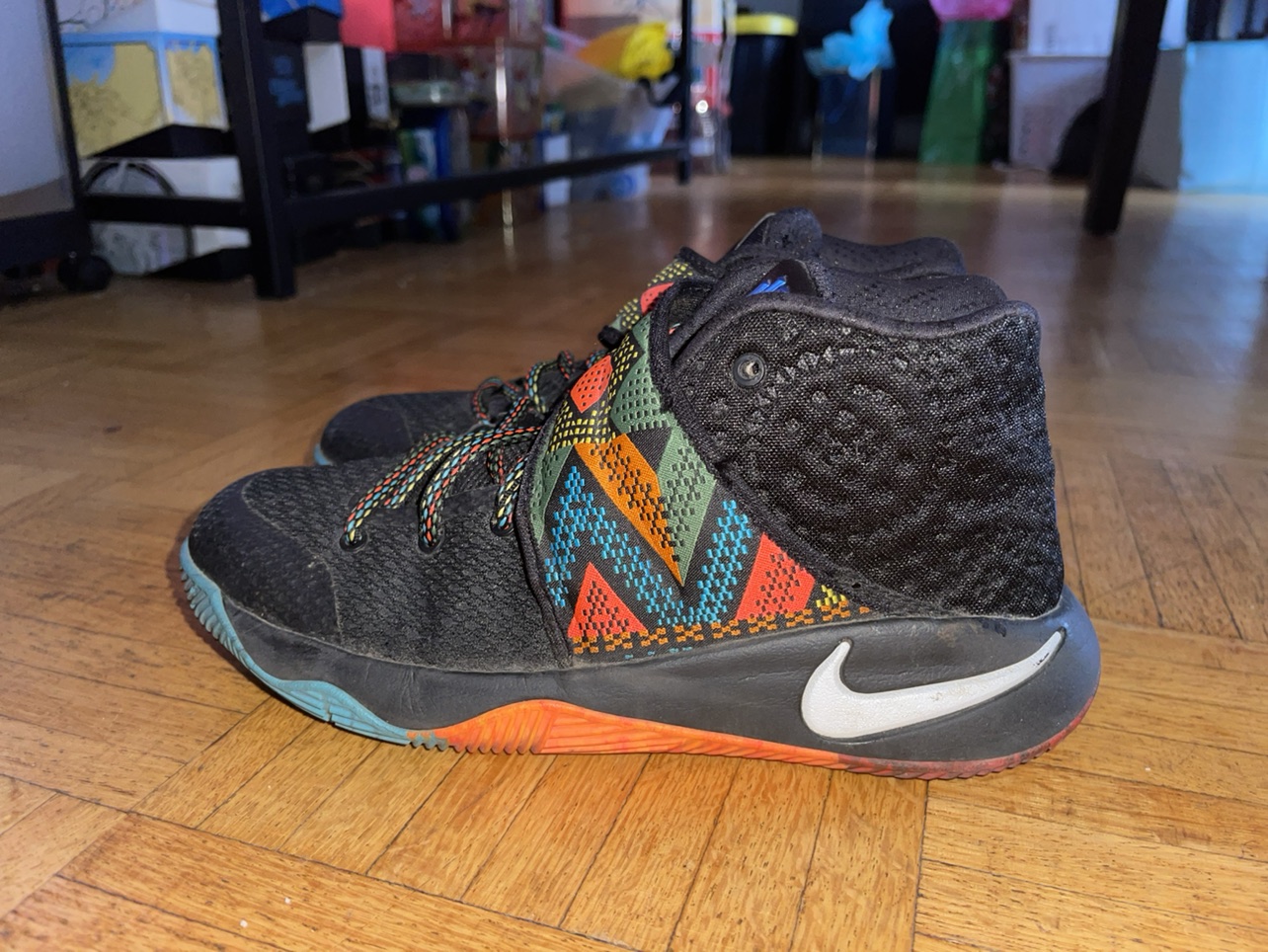 Kyrie shoes image indicator(3)