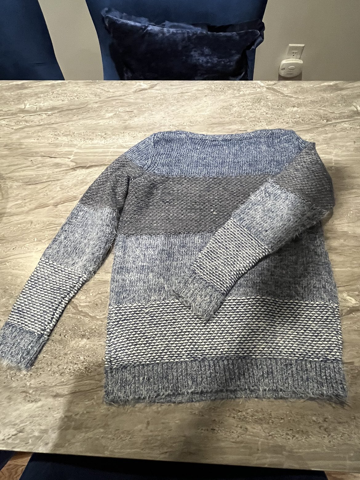 Tribal Lady’s size Small quality sweater image indicator(2)