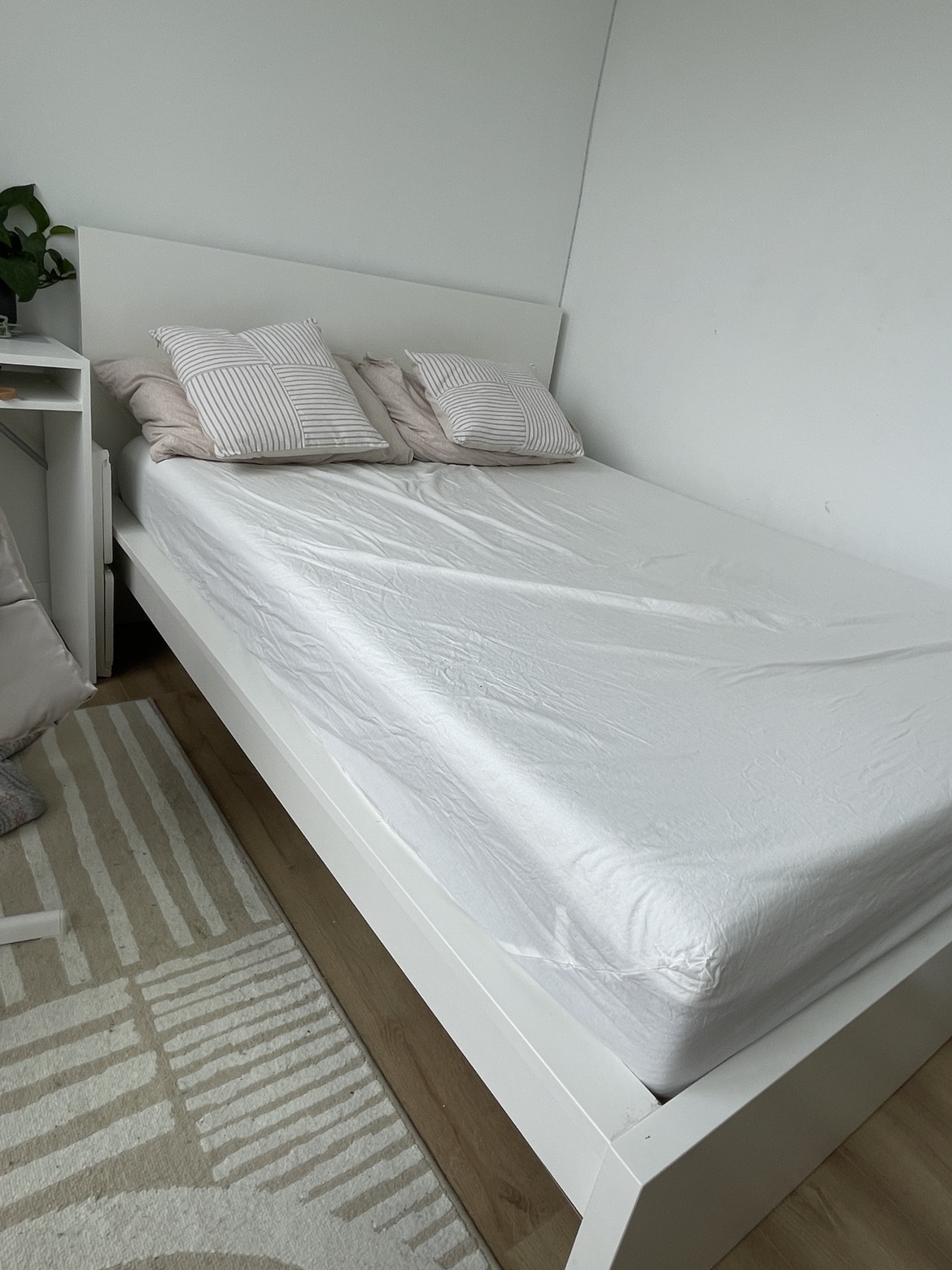 Queen Size Bed - photo 2