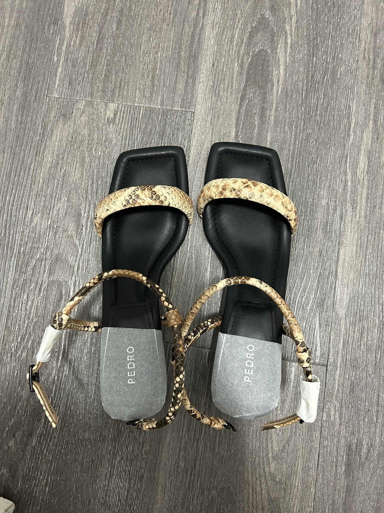 Moving sales: Pedro sandals - Size 37 -Brand new