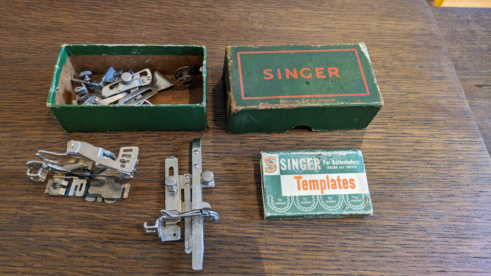 Vintage Singer Sewing Machine & Accessories - photo 4