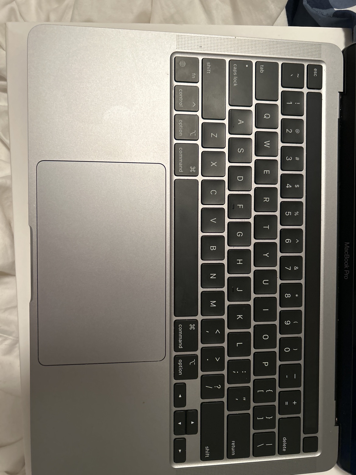 2020 macbook pro 13 inch m1 chip image indicator(4)