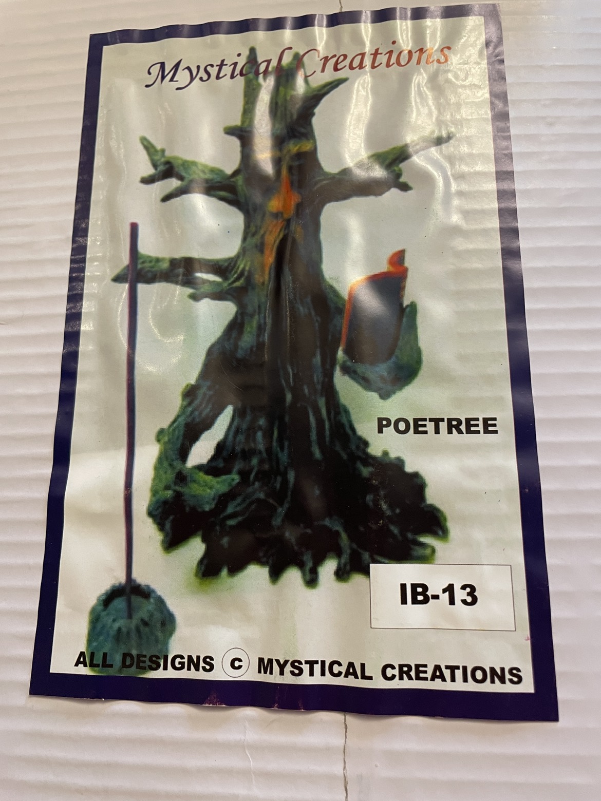 *FREE* NIB *Resin Wizard and Tree garden decorations  *newinbox*
