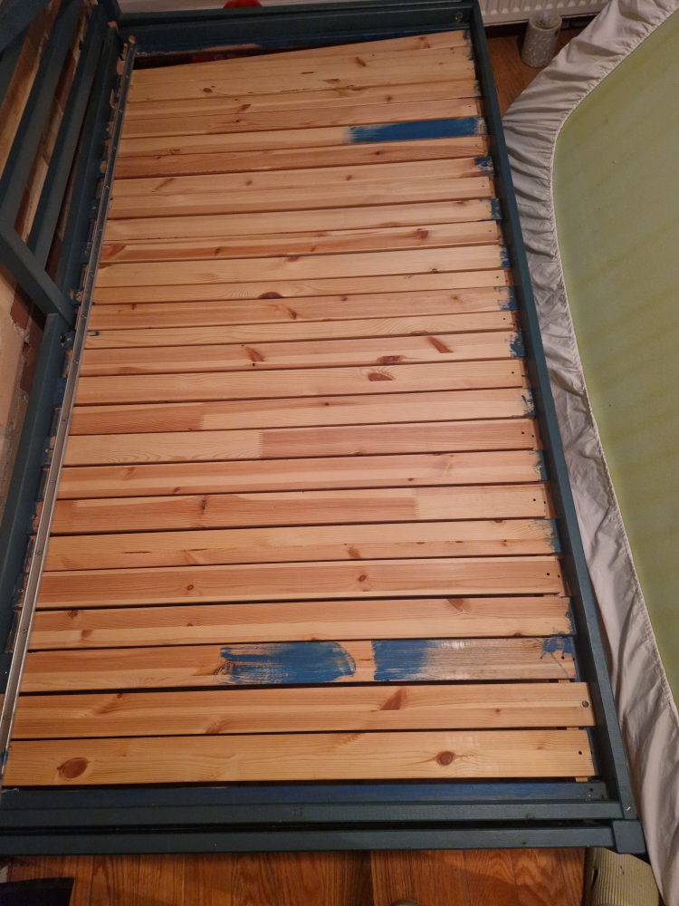 Bed frame & mattress - photo 3
