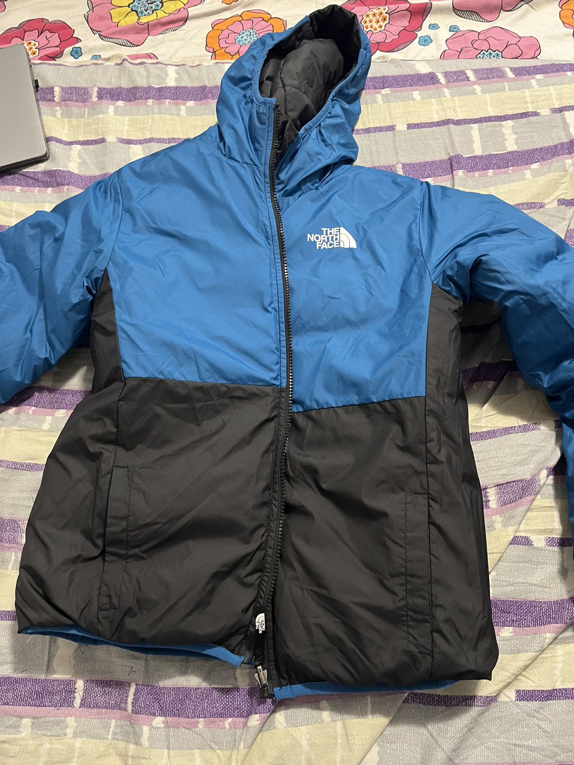 Reversible North face Puffer jacket image indicator(4)