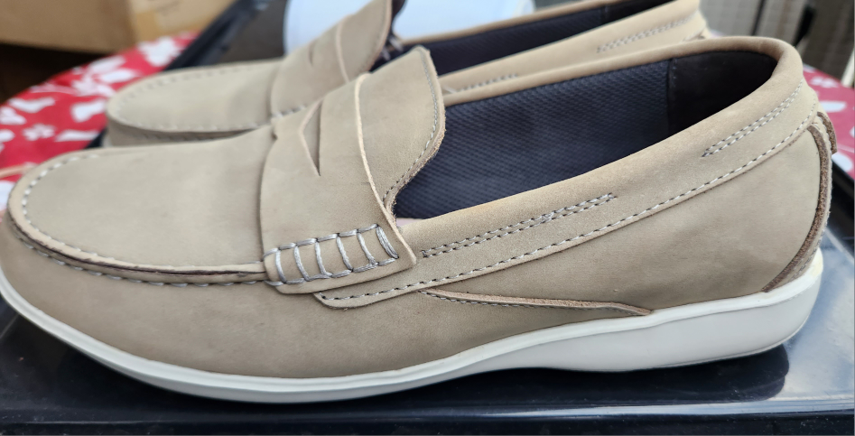 Beige loafers image indicator(2)