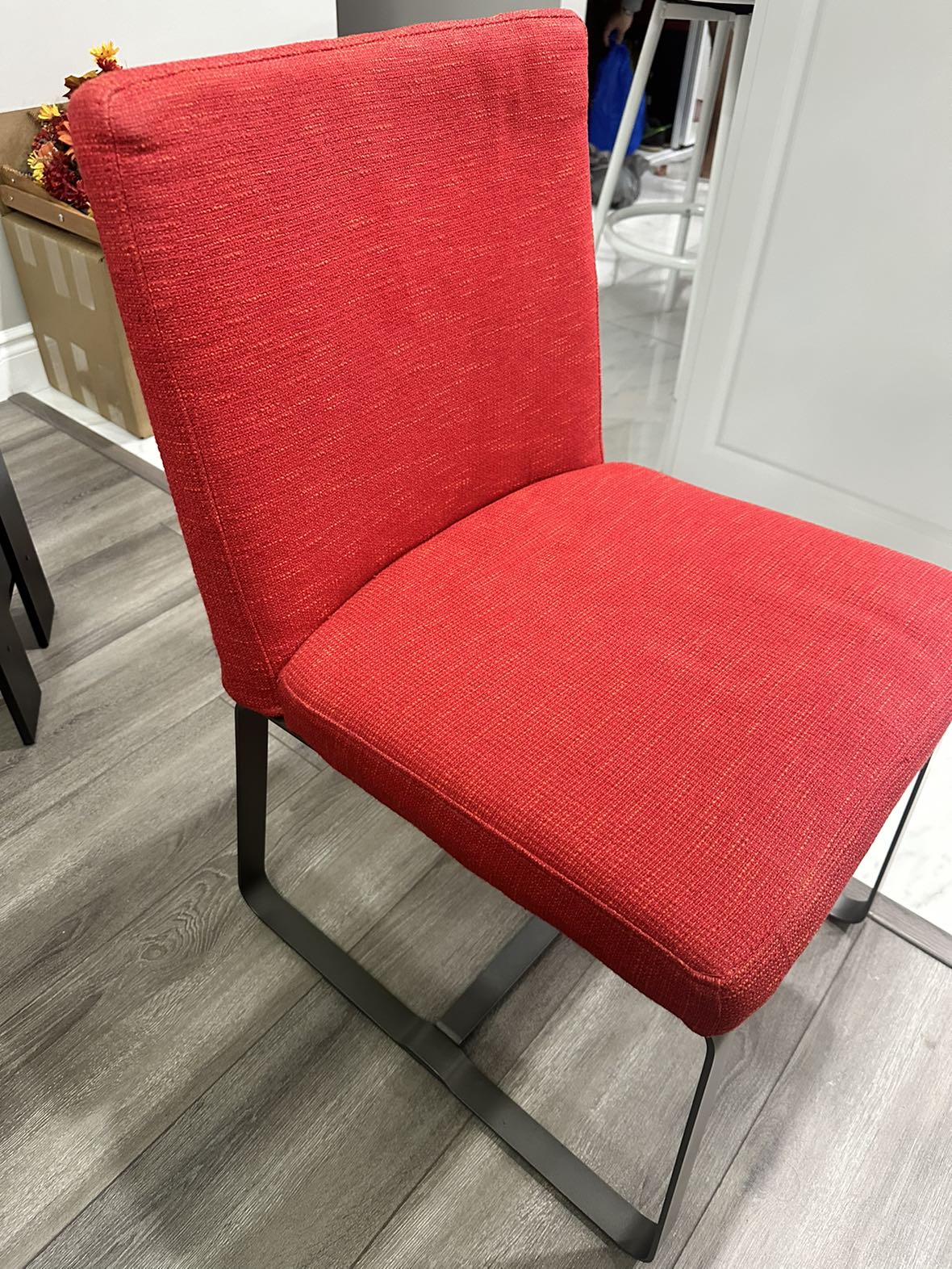 4 pc set red dining chairs - photo 2