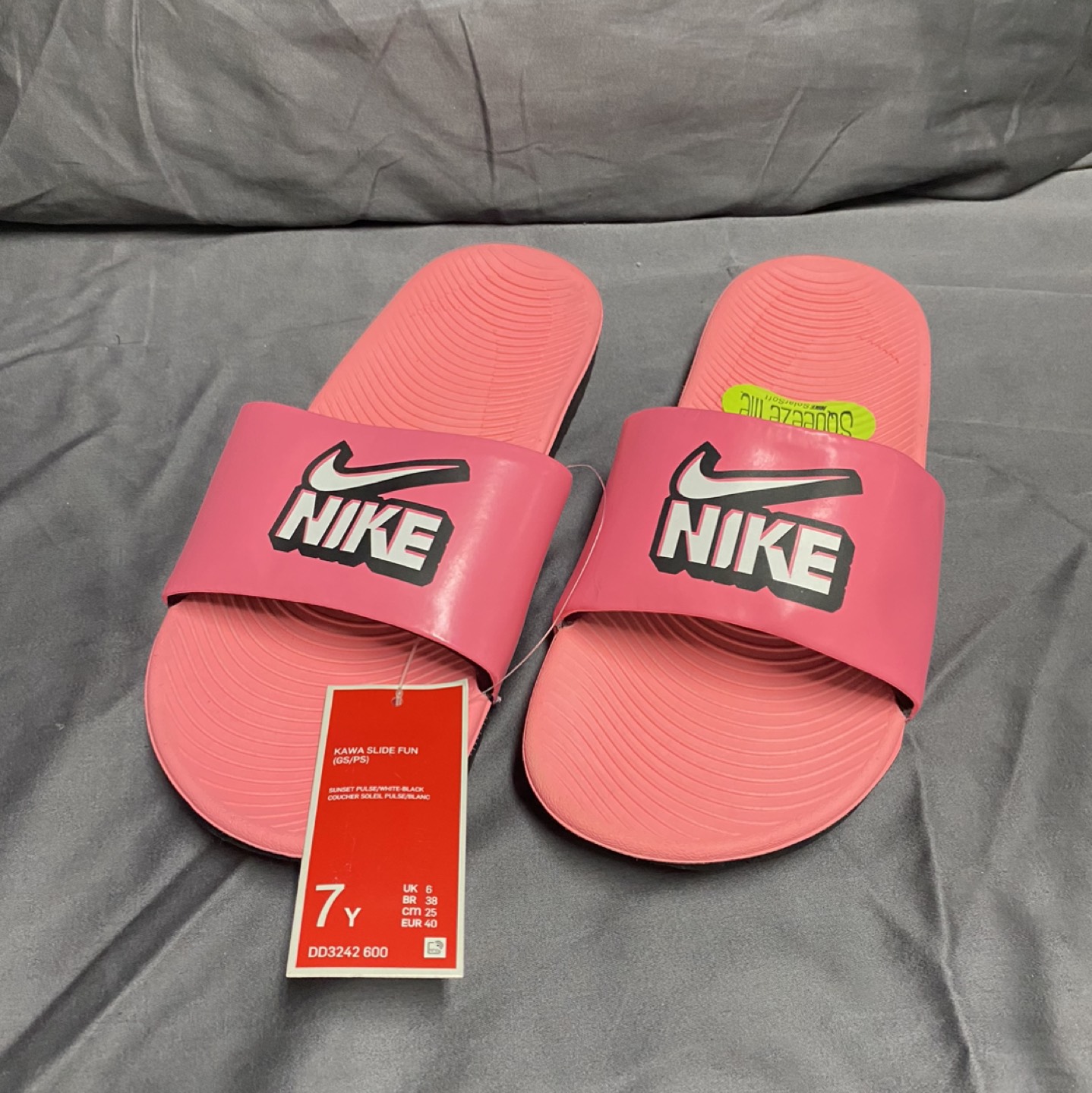 🥕Nike Kawa Slides - 7Y