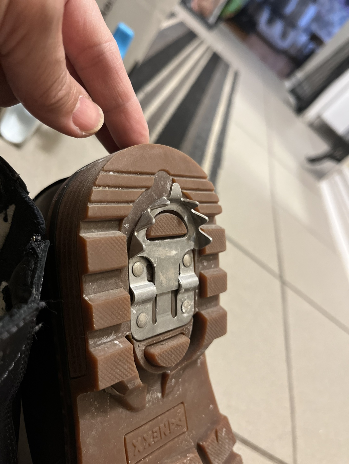 Anti-slip winter boots image indicator(10)