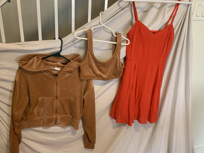 Red/orange lot xs-s with 20+ items for one low price. image indicator(5)