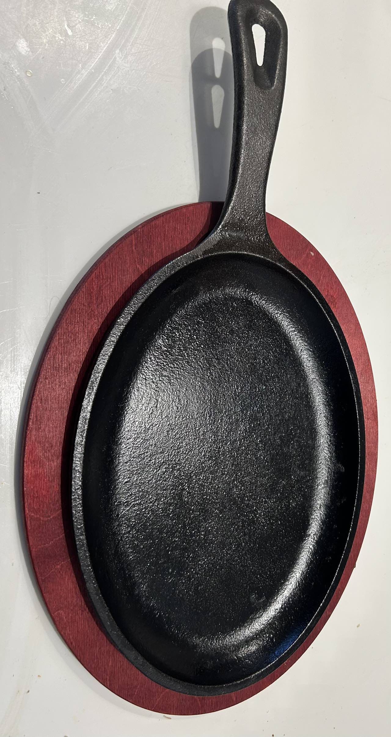Lodge cast iron fajita pan and wooden serving tray image indicator(4)