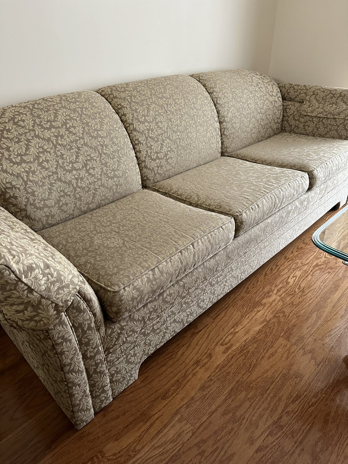 Beautiful 3 seater couch - photo 3