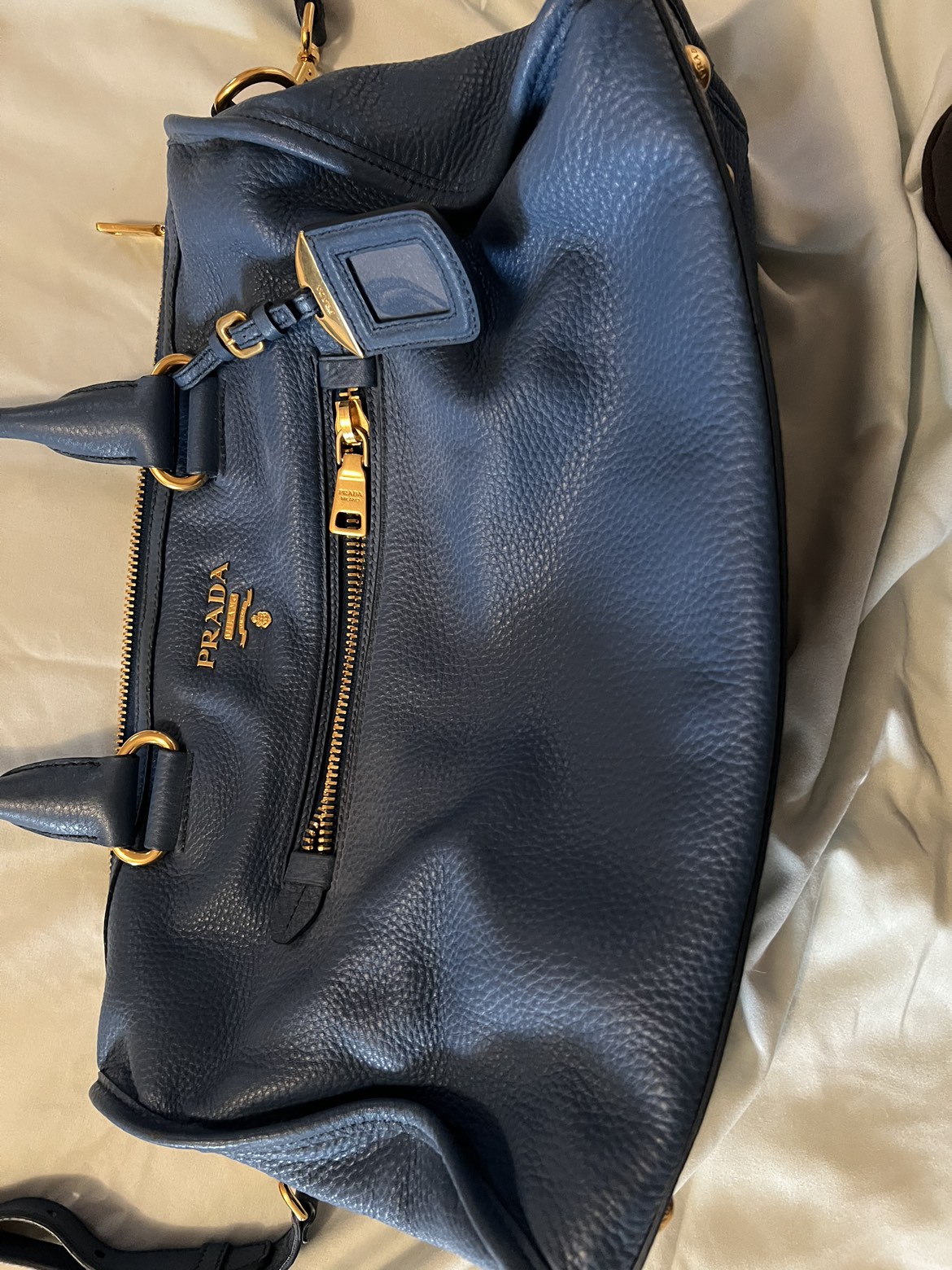 Prada bag image indicator(4)