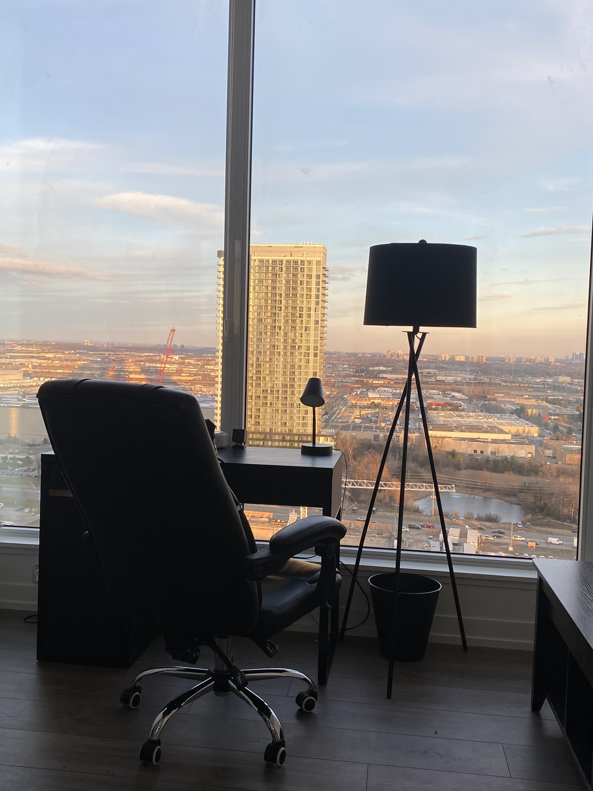 Desk Chair image indicator(3)