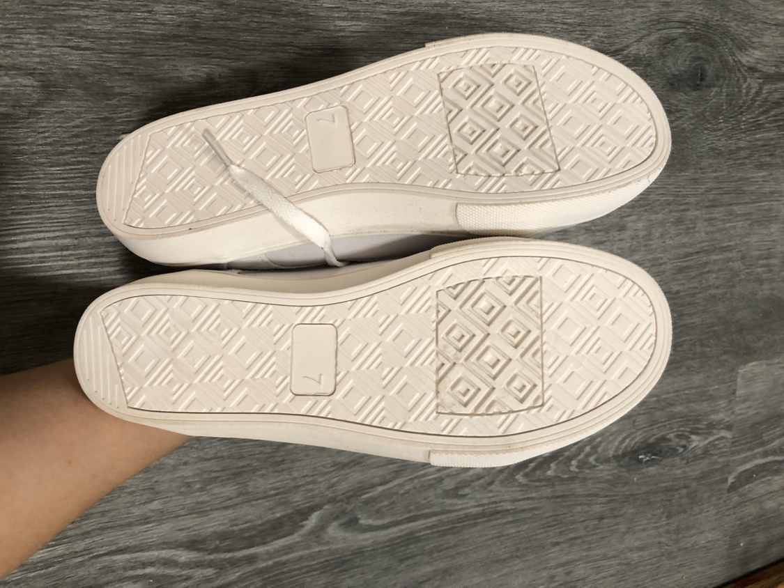 White Sneakers image indicator(5)