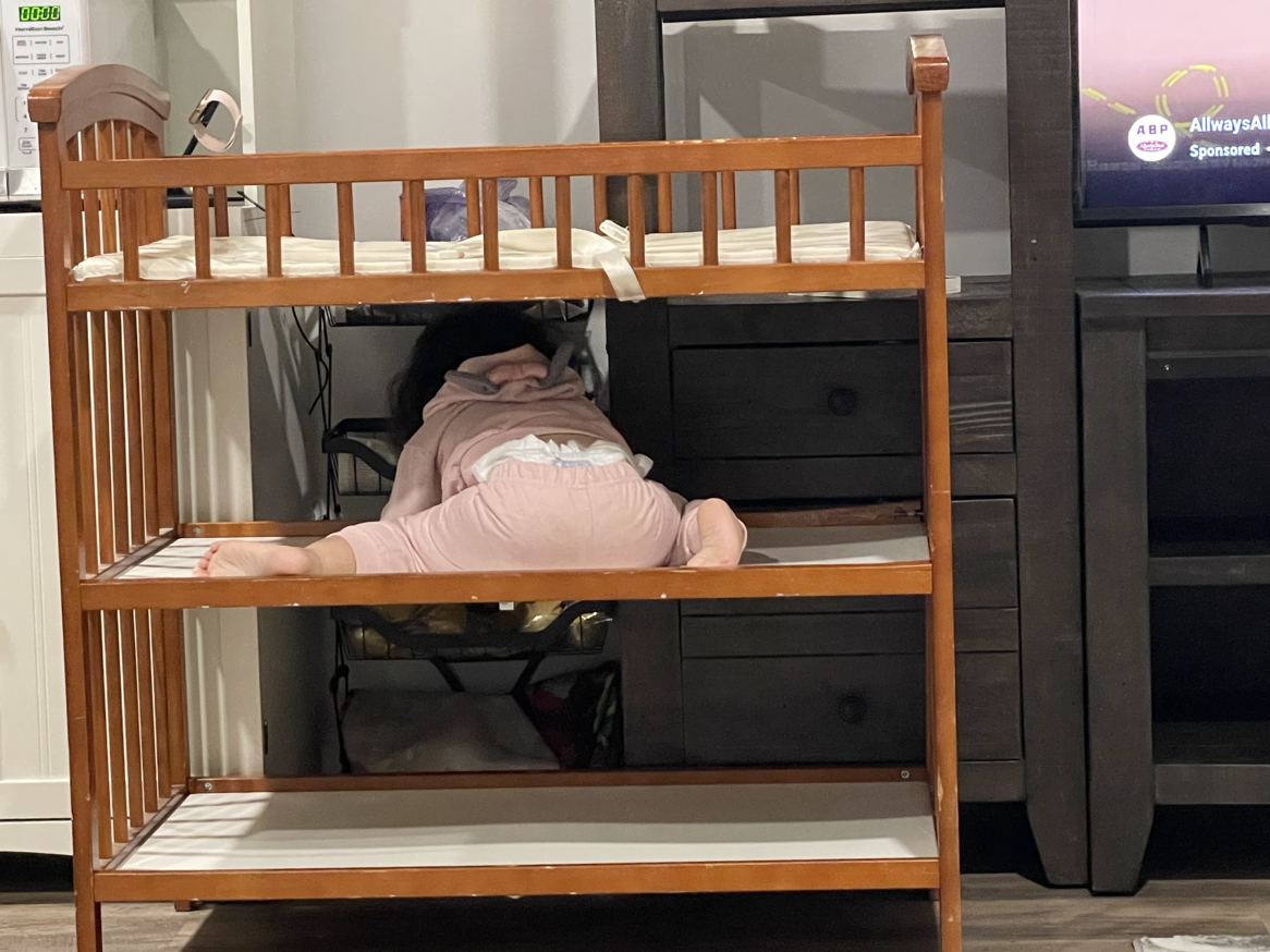 Diaper change table/ station - photo 2