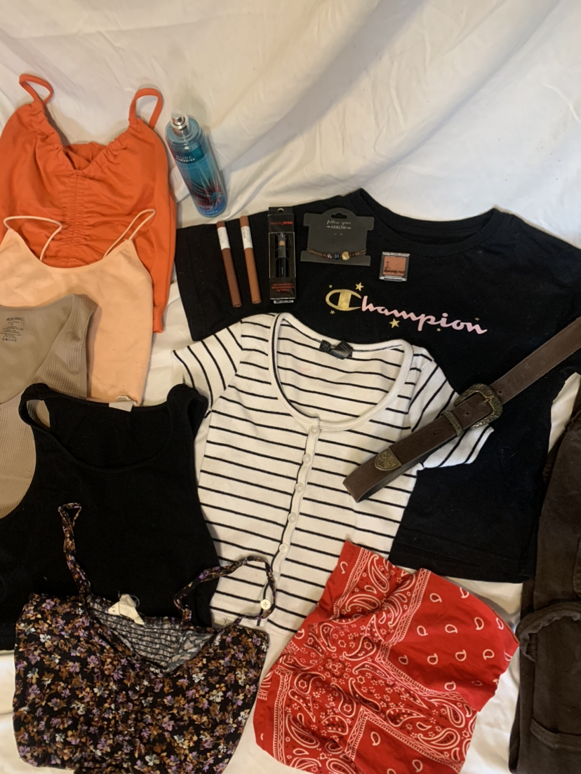 Red/orange lot xs-s with 20+ items for one low price. image indicator(3)