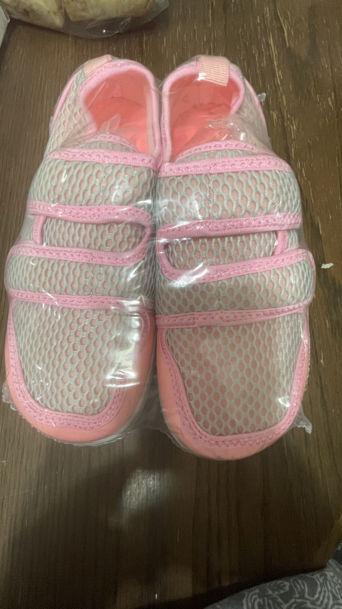 BRAND NEW Girls Light Weight Shoes thumbnail