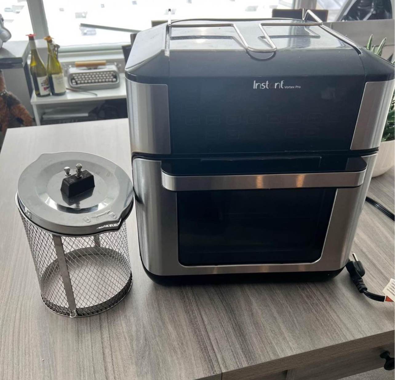 Instant Pot Vortex Plus 10 Quart Air Fryer. thumbnail