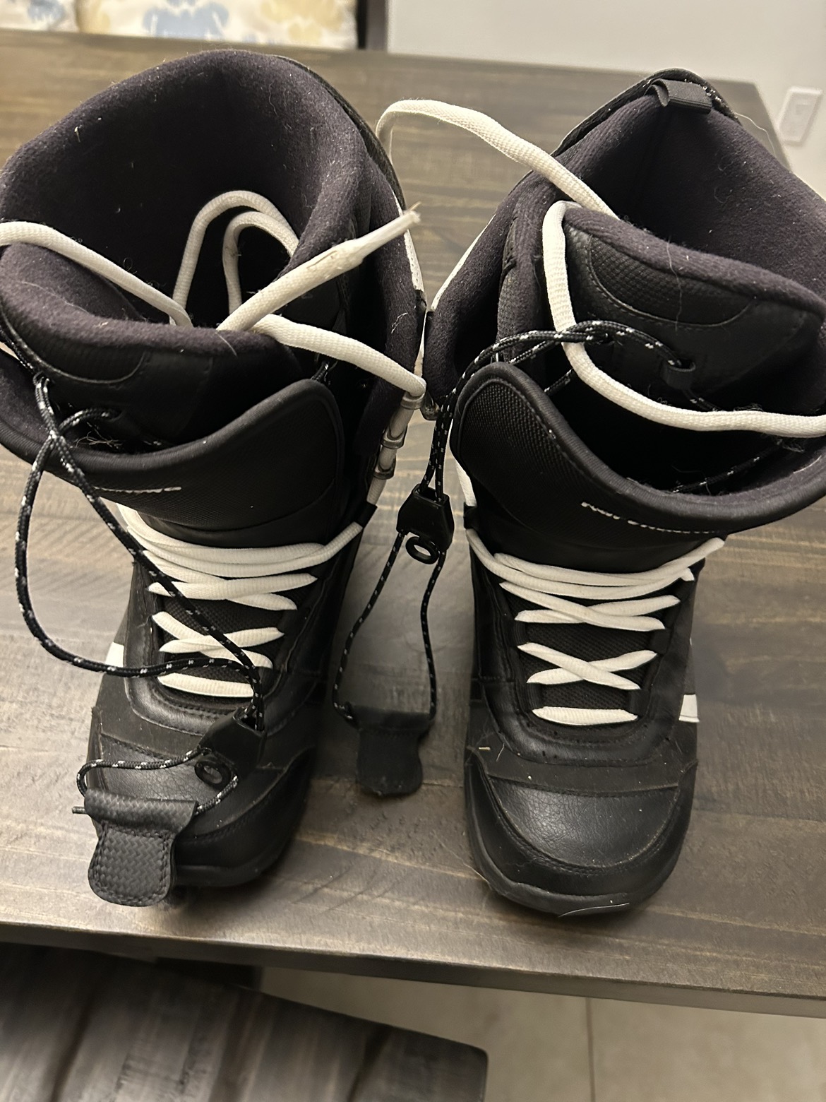 Snowboarding Boots Like New Adult 8.5 Northwave Cheap image indicator(2)