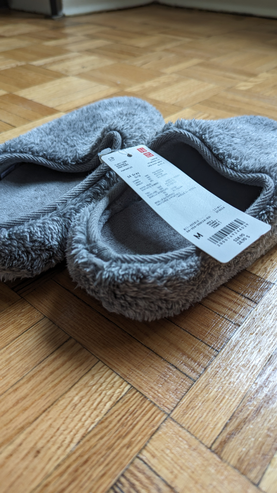 Fluffy Uniqlo Washable Room Shoes/Slippers image indicator(3)