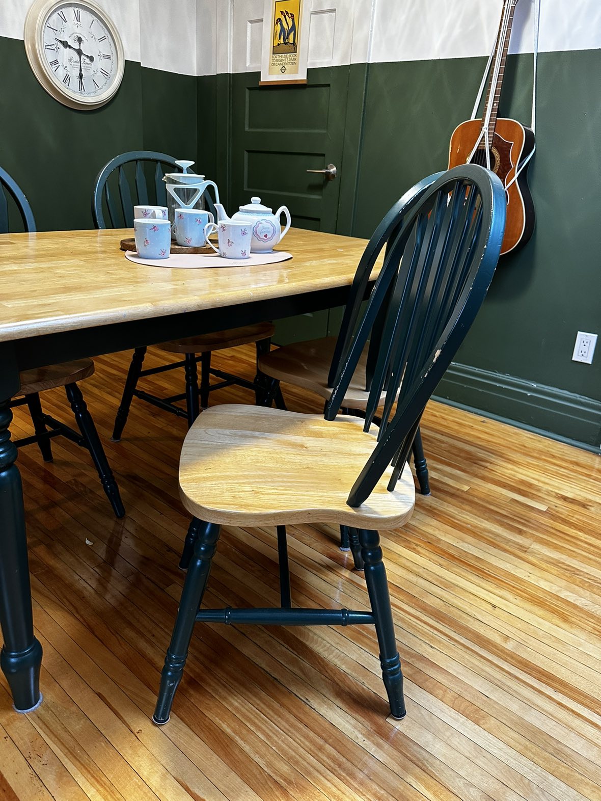 Wooden dining room table & 4 chairs - photo 2