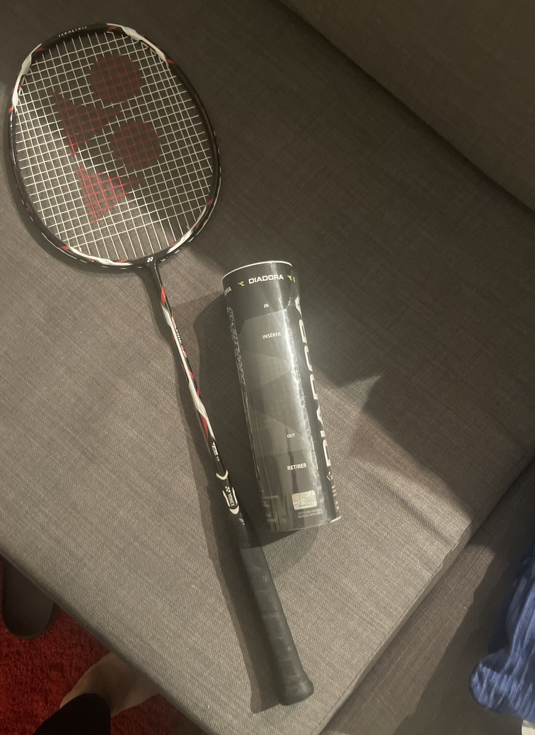 Yonex badminton racket and diadora shuttlecocks - photo 2