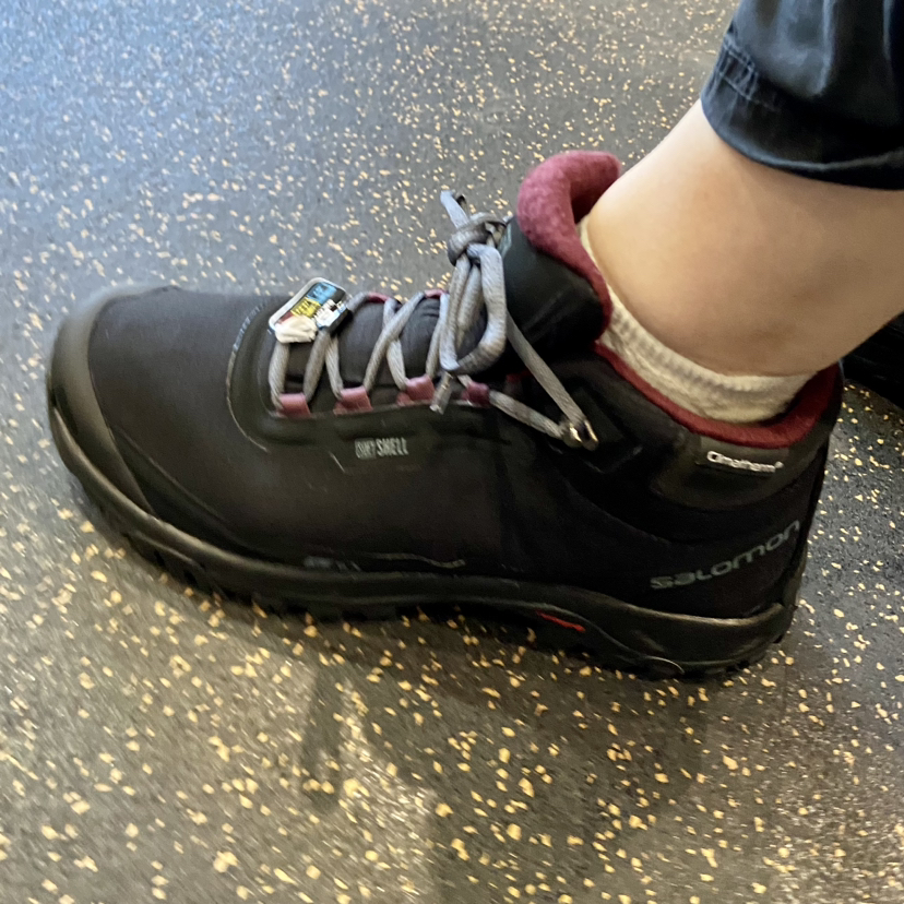 Women's waterproof Salomon soft shell boots ….size 9.5 image indicator(6)