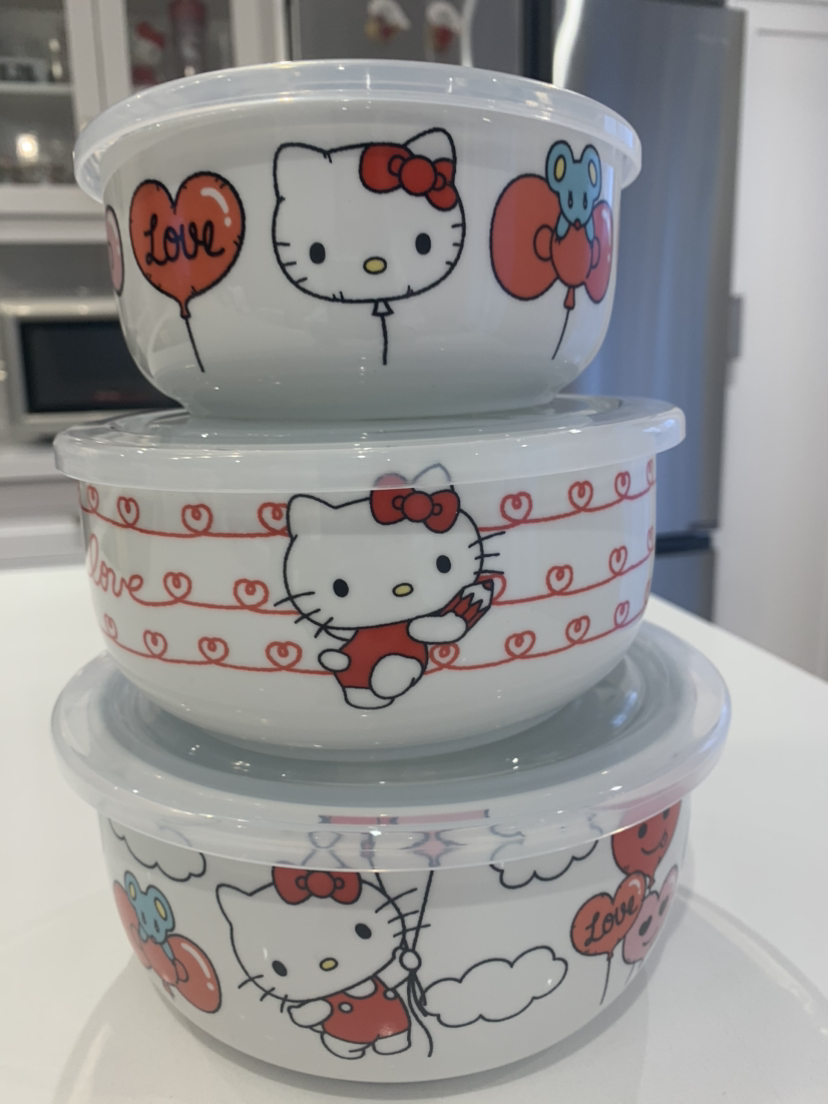 🩷❤️ New Three Piece Hello Kitty Food Storage Containers ❤️🩷 thumbnail