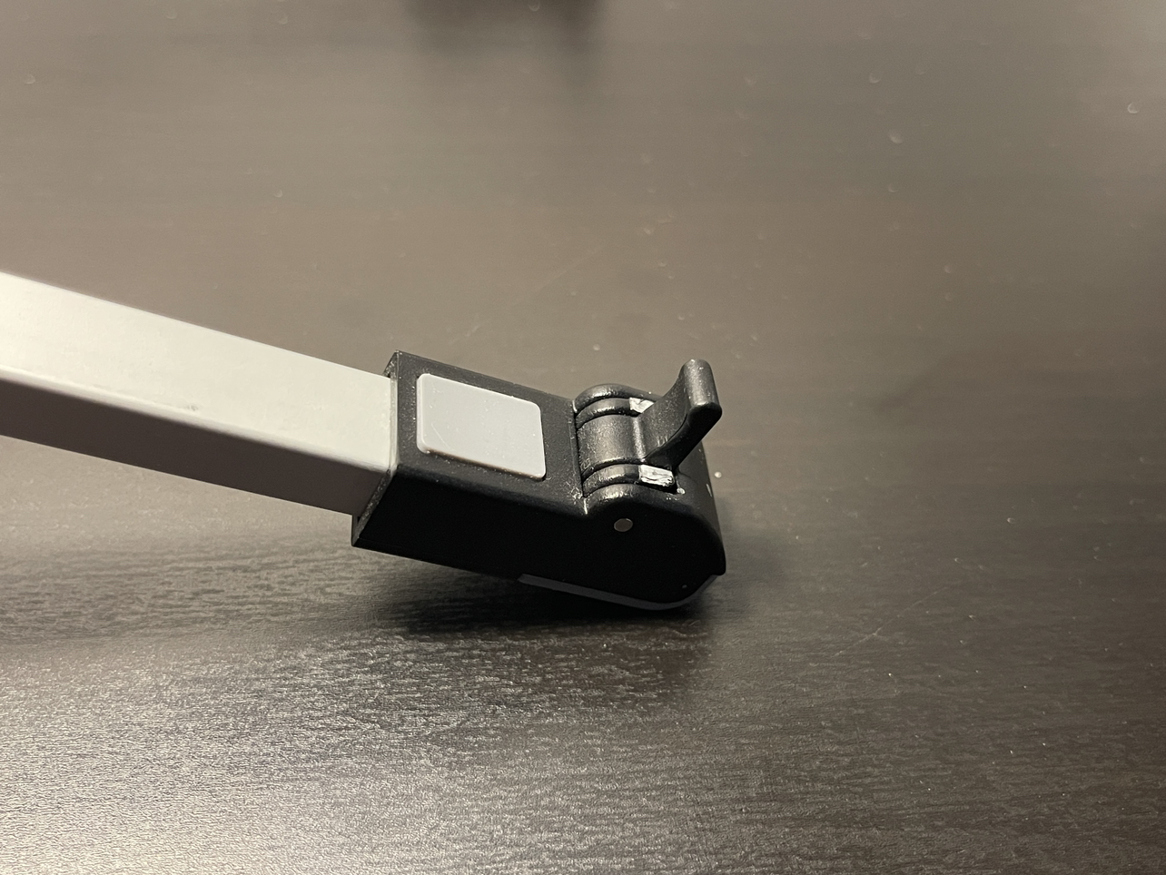 Laptop stand (one foot half broken but still works) 🥕 image indicator(3)