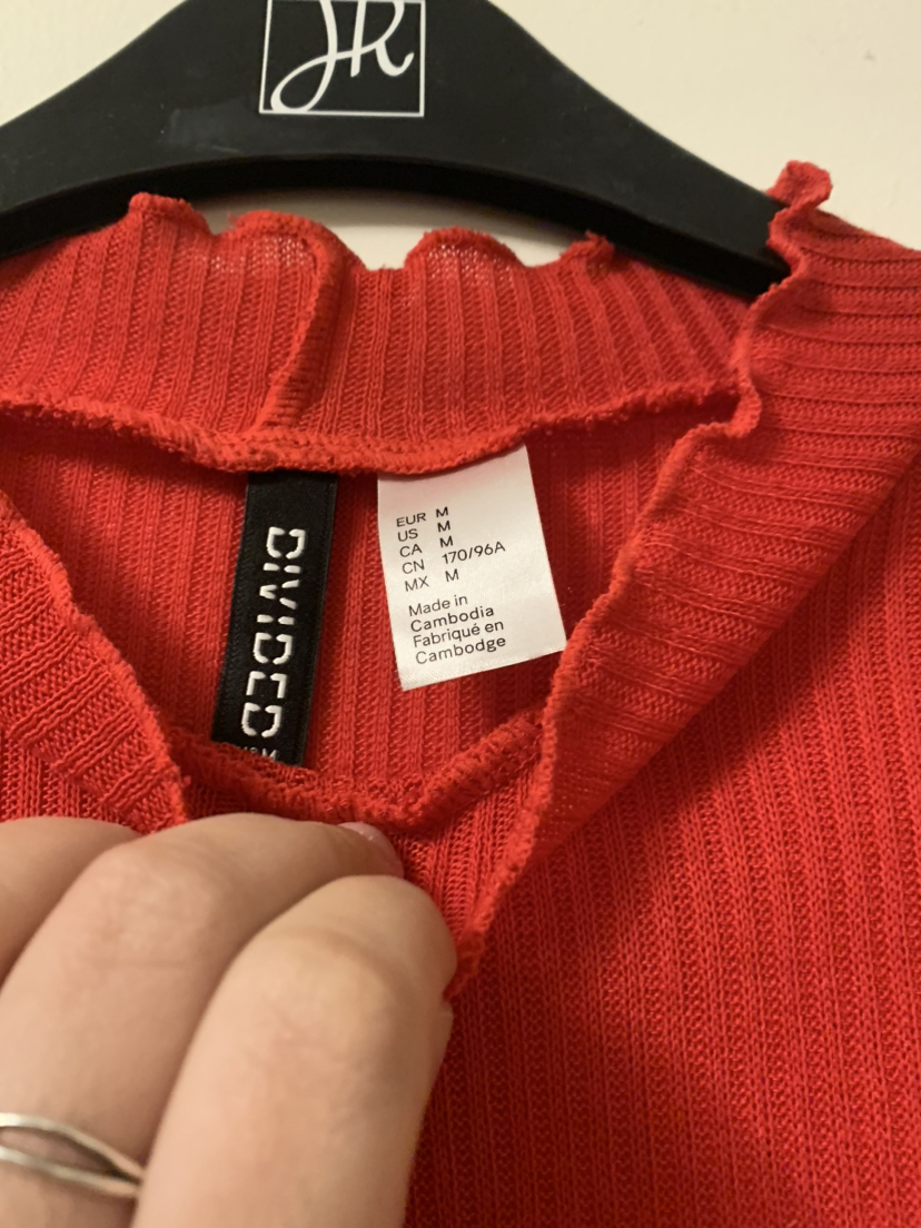 Cute red cropped shirt image indicator(2)