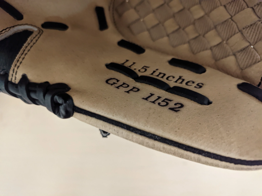 Softball/baseball glove kids 🥕 image indicator(3)