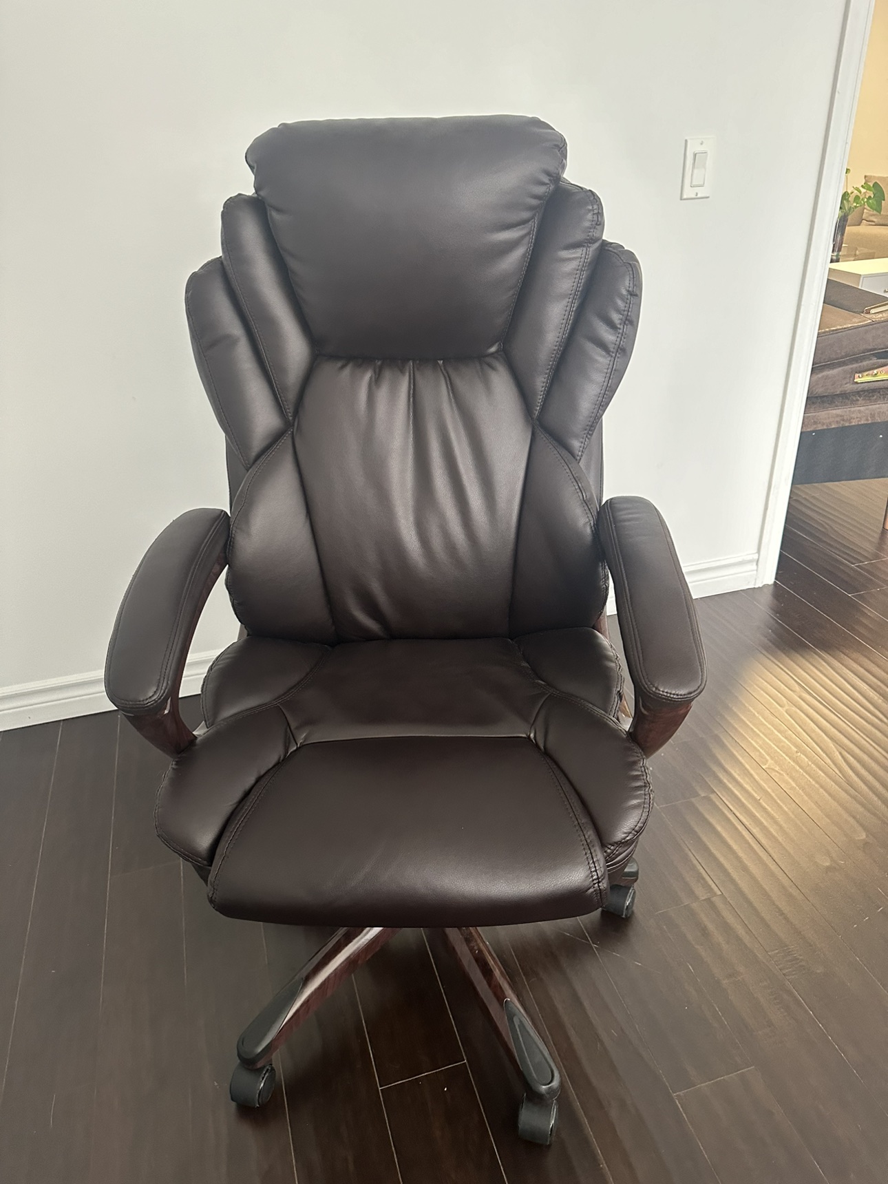 Selling Executive office Chair