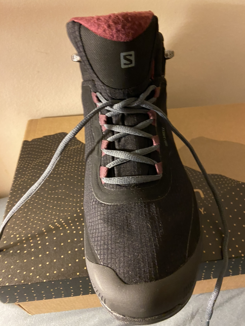 Women's waterproof Salomon soft shell boots ….size 9.5 image indicator(2)