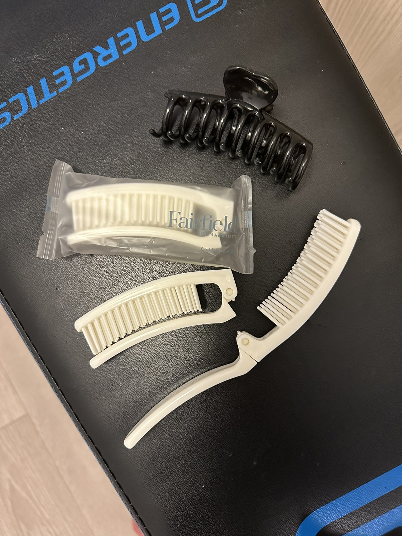 🥕 Travel Combs and Hair Clip thumbnail