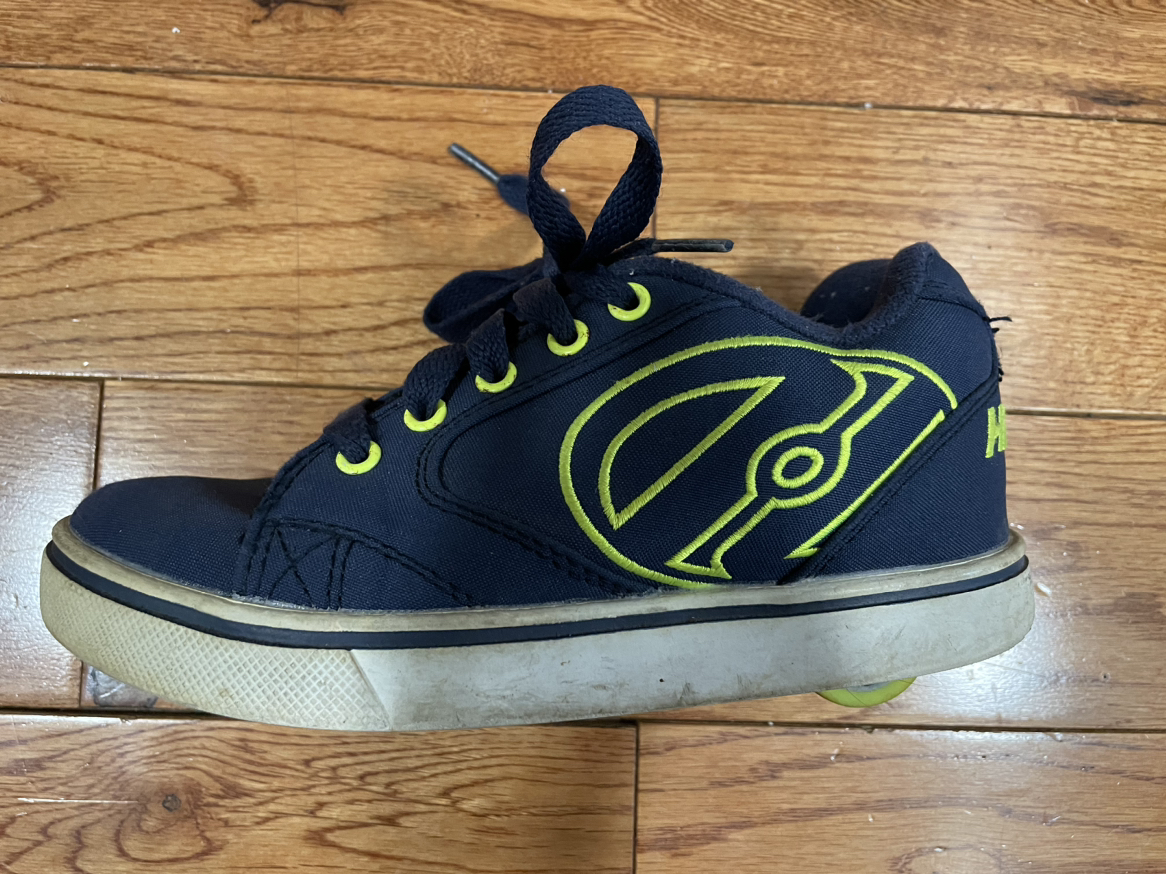 Heelys size 2Y