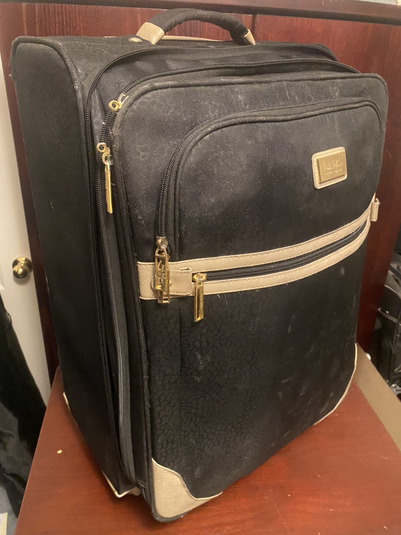 Medium size luggage (Nicole Miller New York)