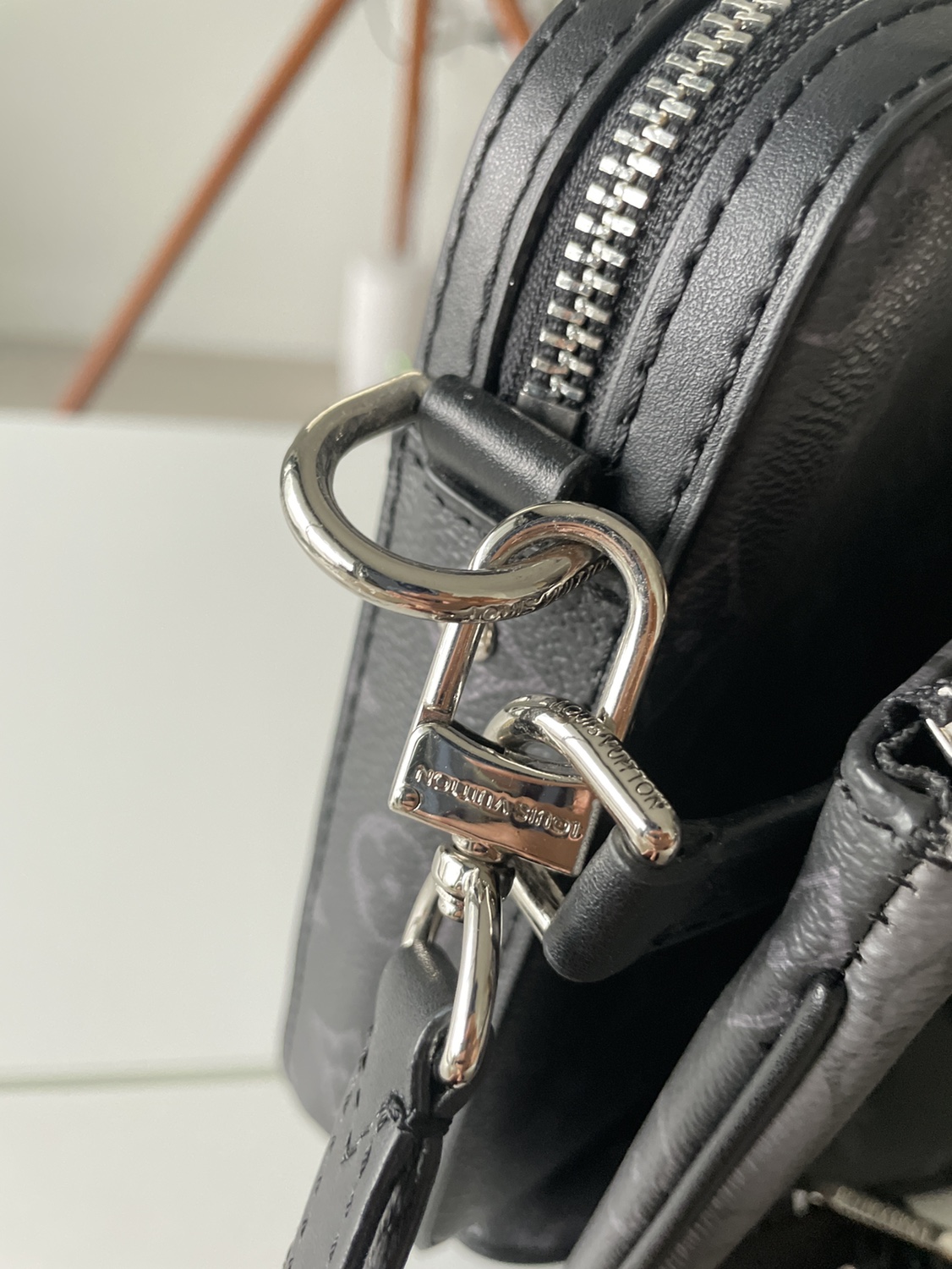 LV dual cross bag. - photo 3