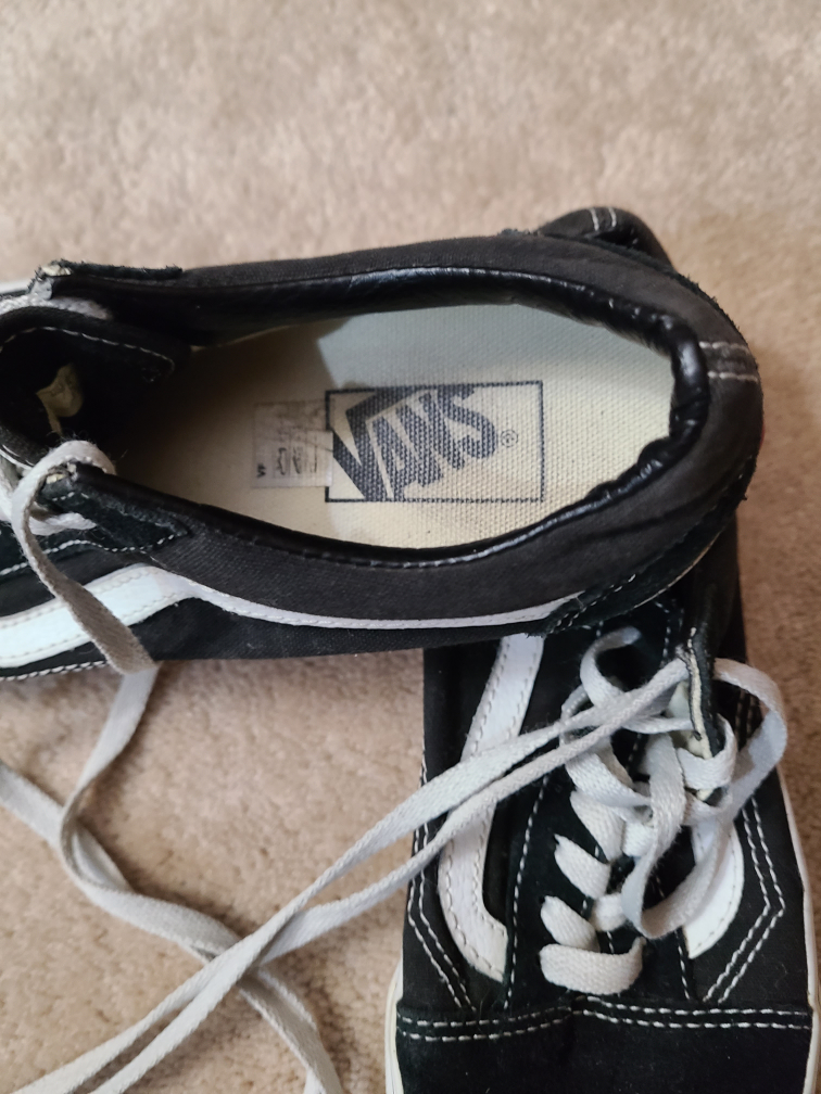 Unisex VAN'S runners Size W7.5/M6.0 image indicator(2)