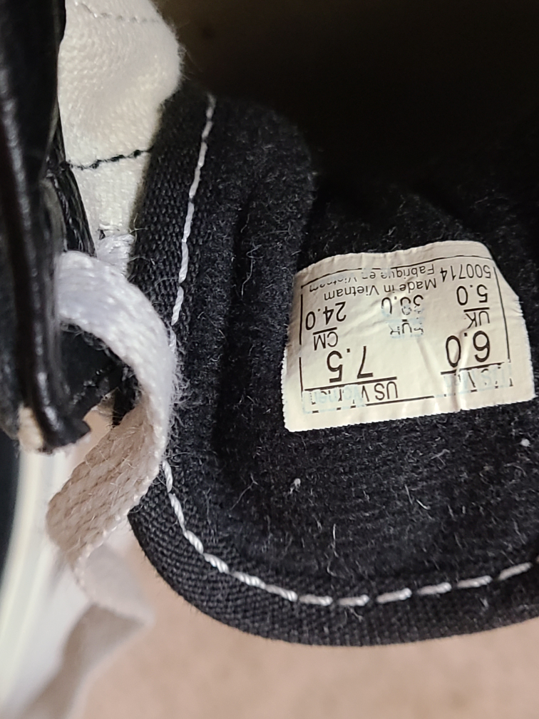 Unisex VAN'S runners Size W7.5/M6.0 image indicator(3)