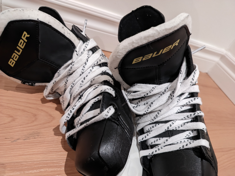 Gently used kids Bauer S140 skates (size 3) image indicator(3)