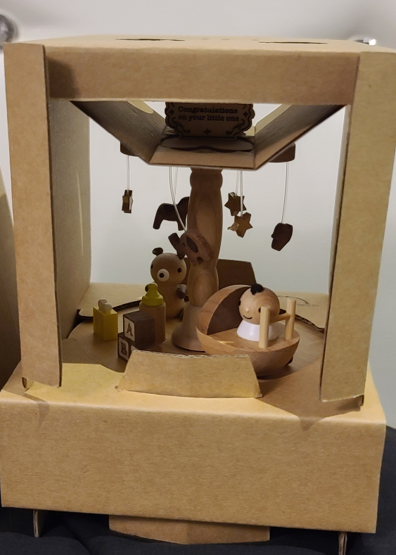 NEW! BNIB! VERY RARE! Wooden Collectable Baby Musical Box image indicator(3)