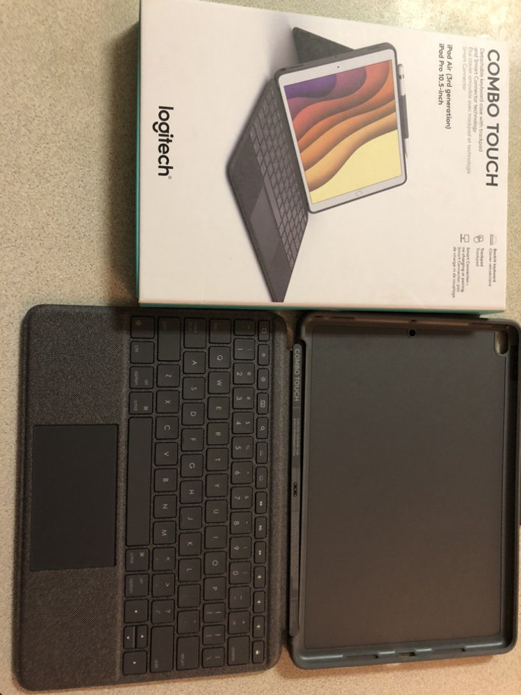Brand new Logitech keyboard case with trackpad - photo 3