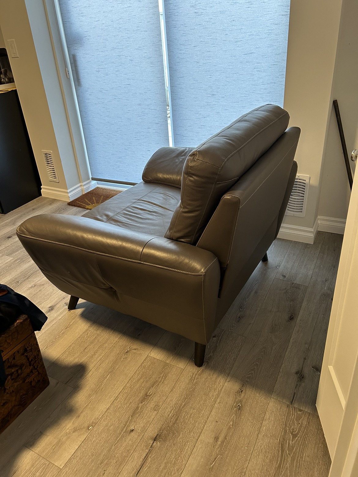 Oversized accent chair - photo 3