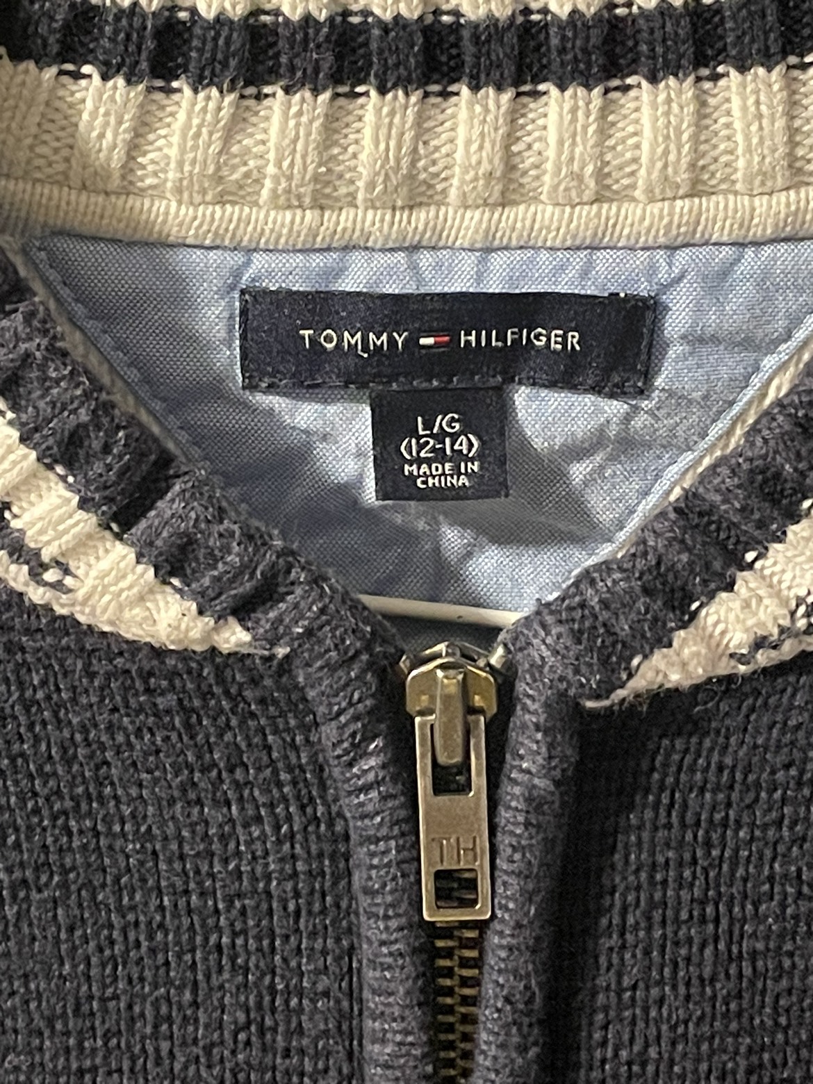 Boys sweater size 12 image indicator(3)