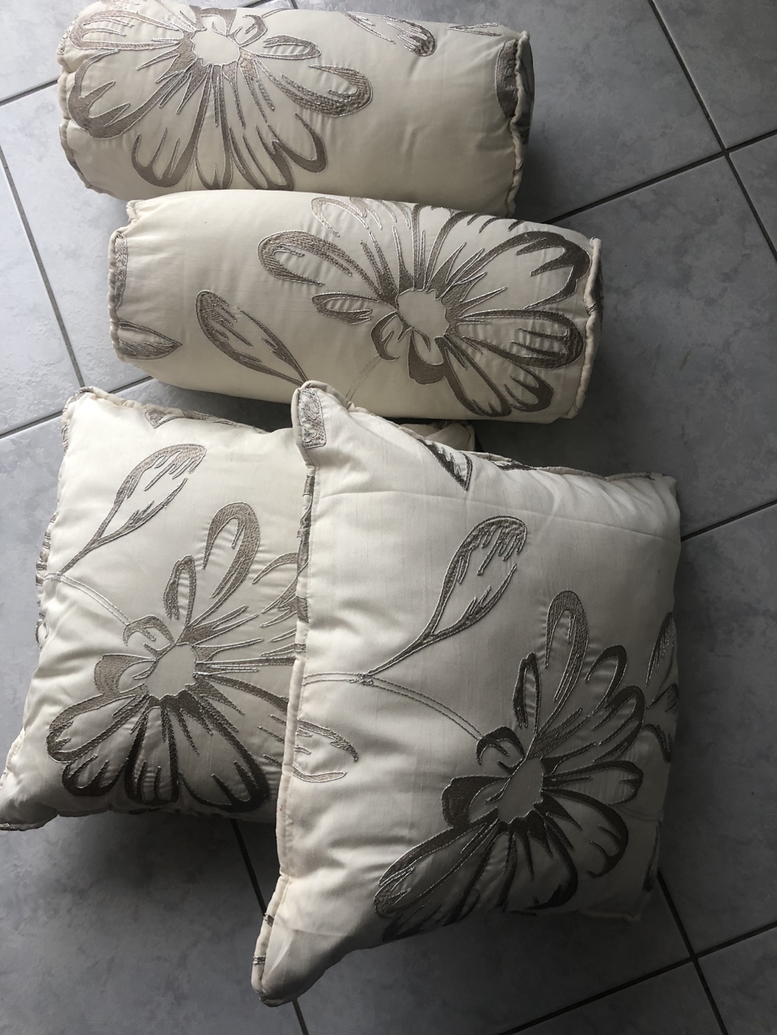 Cousion.,2Neck roll and 2 pillow 6 off them $80custom  made - photo 3