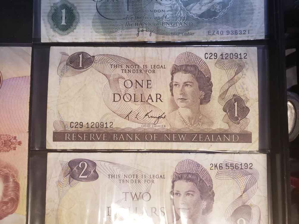 Collectors Bank Notes image indicator(2)