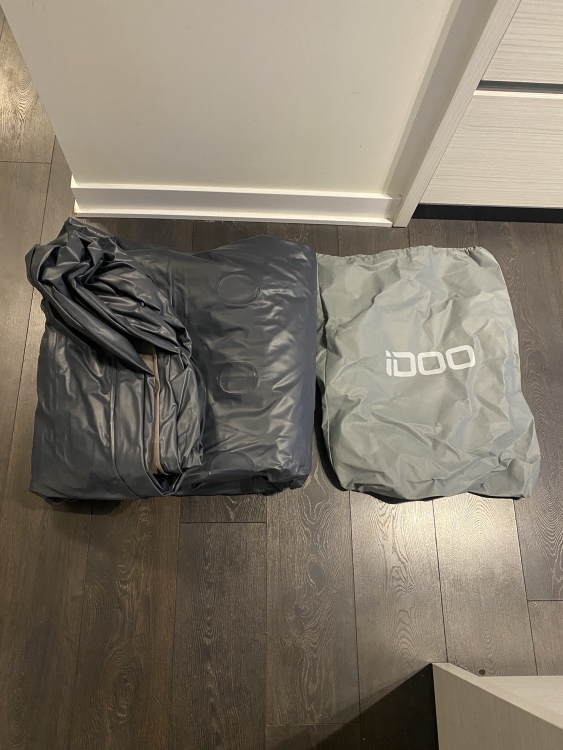 Like new queen air mattress with built in pump