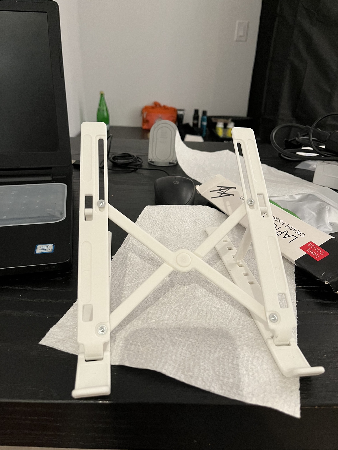 Laptop stand